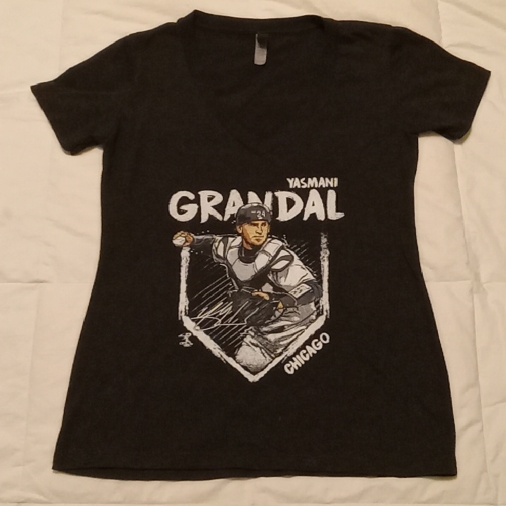 Next Level Chicago White Sox Yasmani Grandal v neck sz L